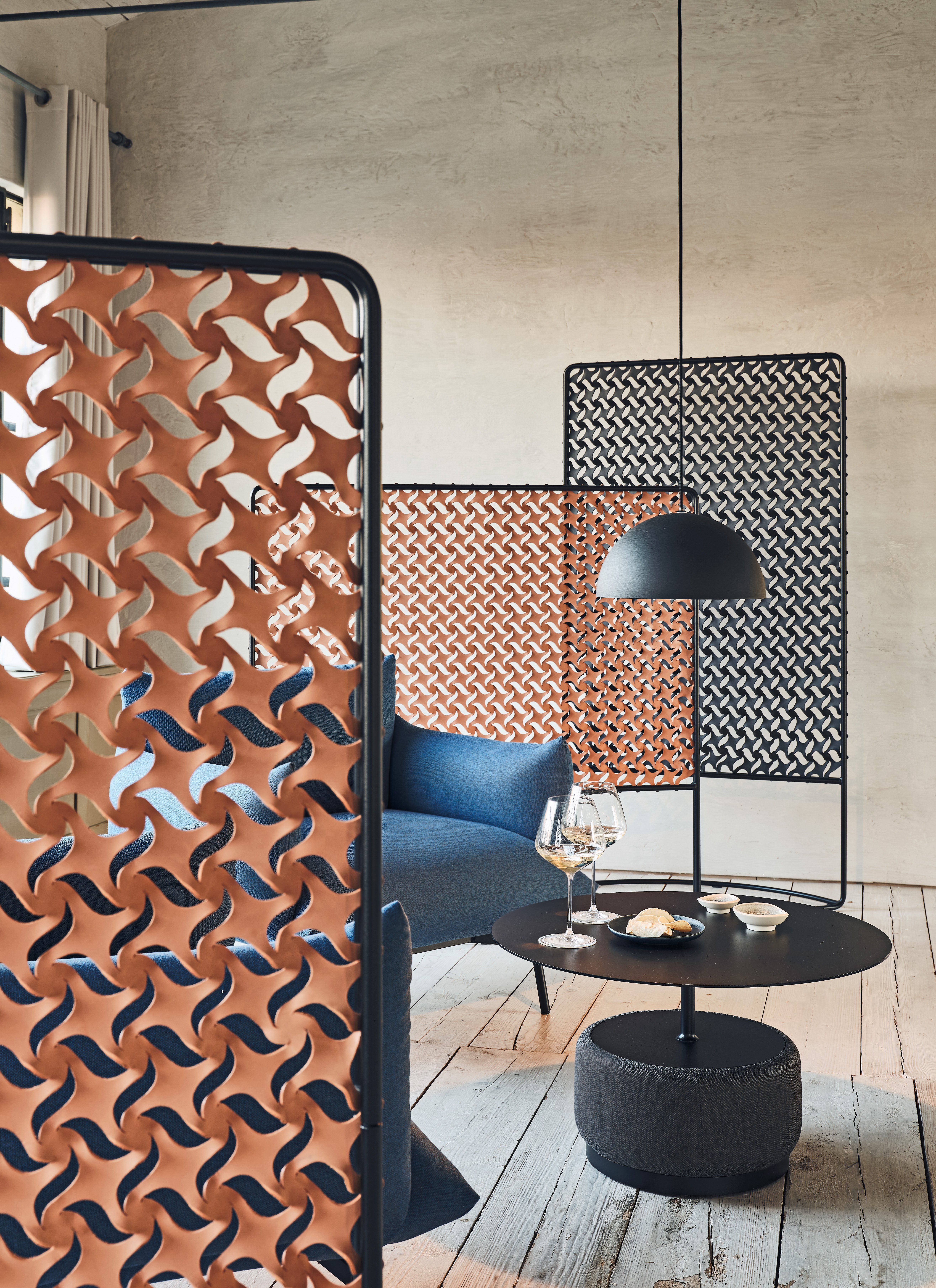 MIDJ_Sunrise_room_divider_Area_sofa_Bloom_coffee_table_Charlotte_suspension_lamp