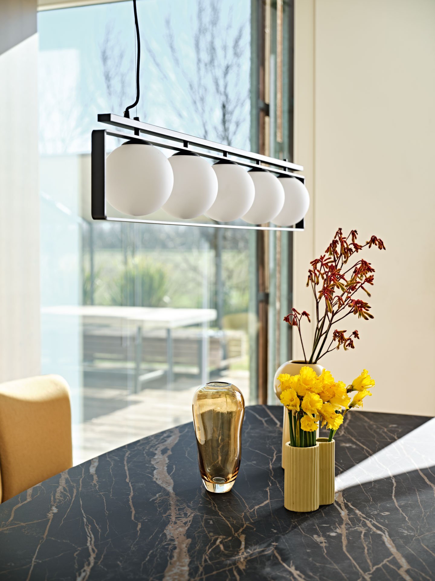 MIDJ_Suspance_lamp_Lea_table