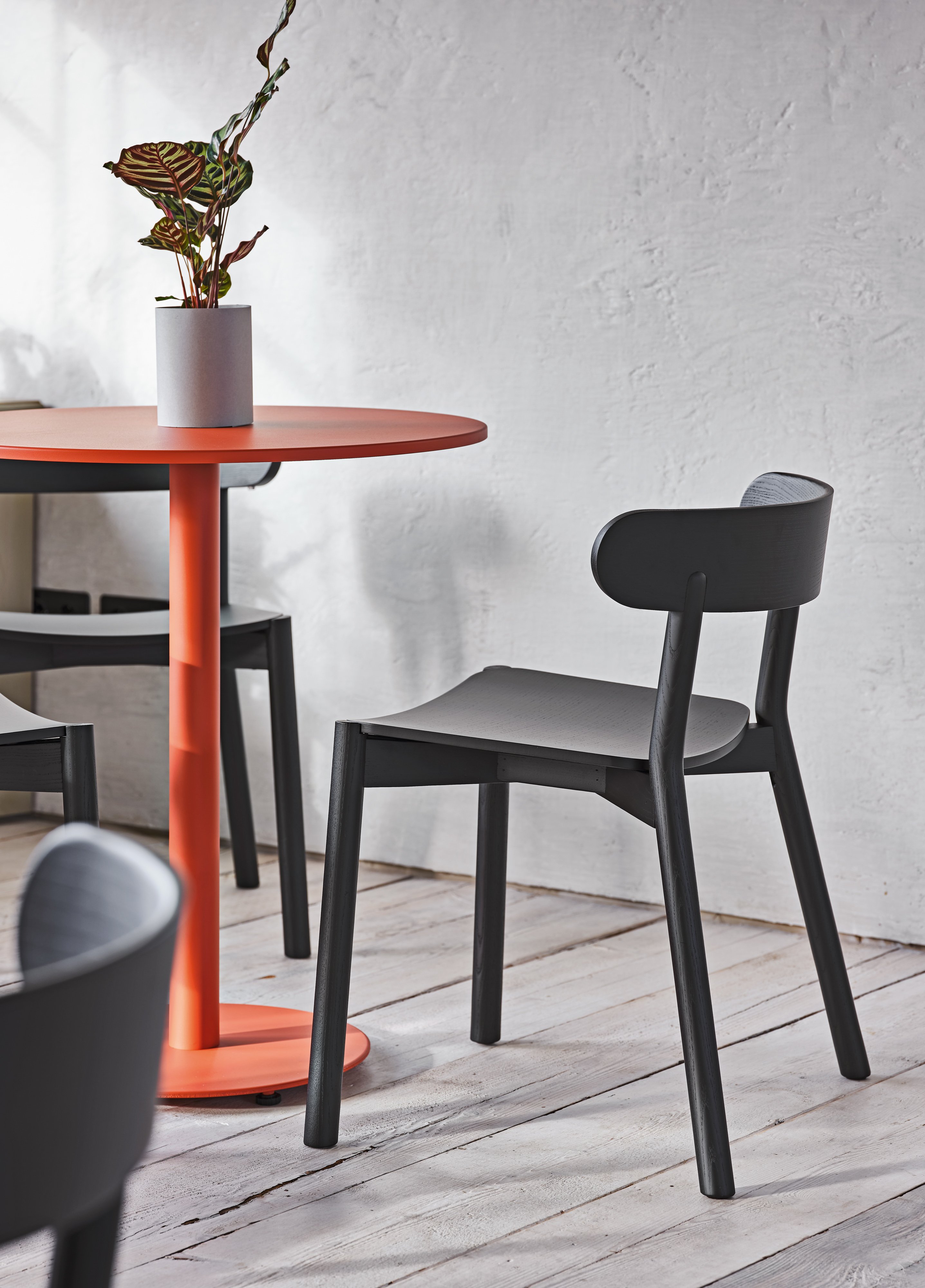 MIDJ_Montera_chair_Smart_table