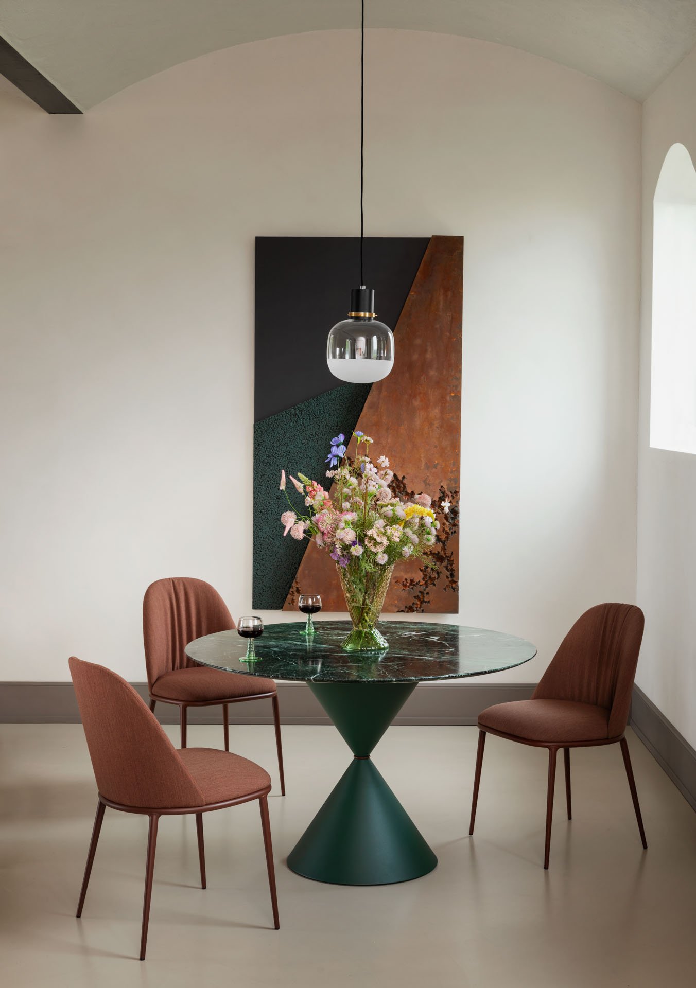 MIDJ_Ghost_lamp_Clessidra_table_Lea Deluxe_chair