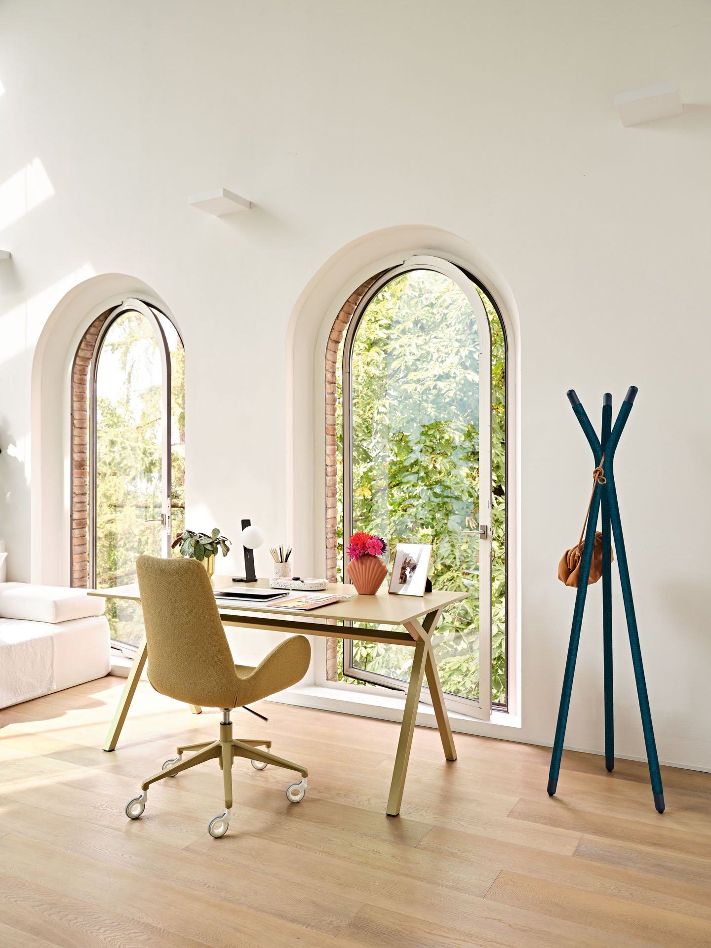 MIDJ_Dama_desk_Dalia_office chair_Suspense_lamp_Pippi_coat hanger