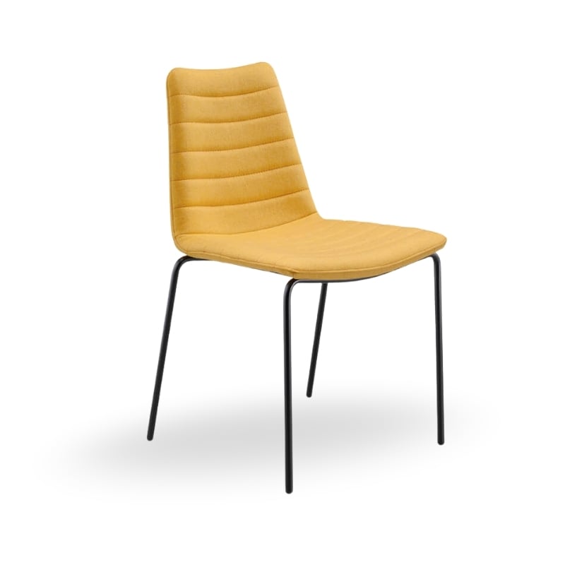 sedia cover gialla con gambe in metallo nero