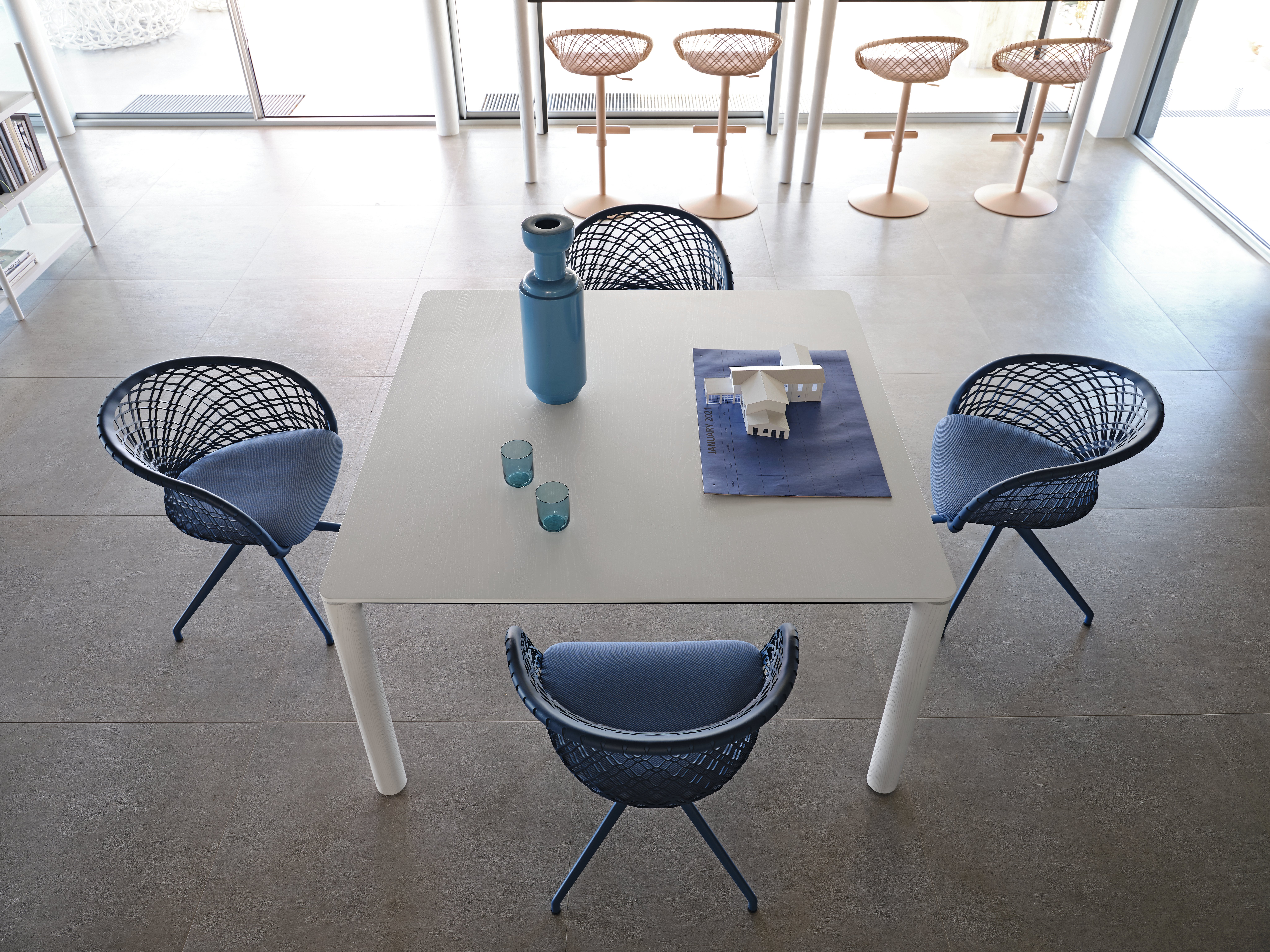 p47 swivel armchair with trestle base in blue