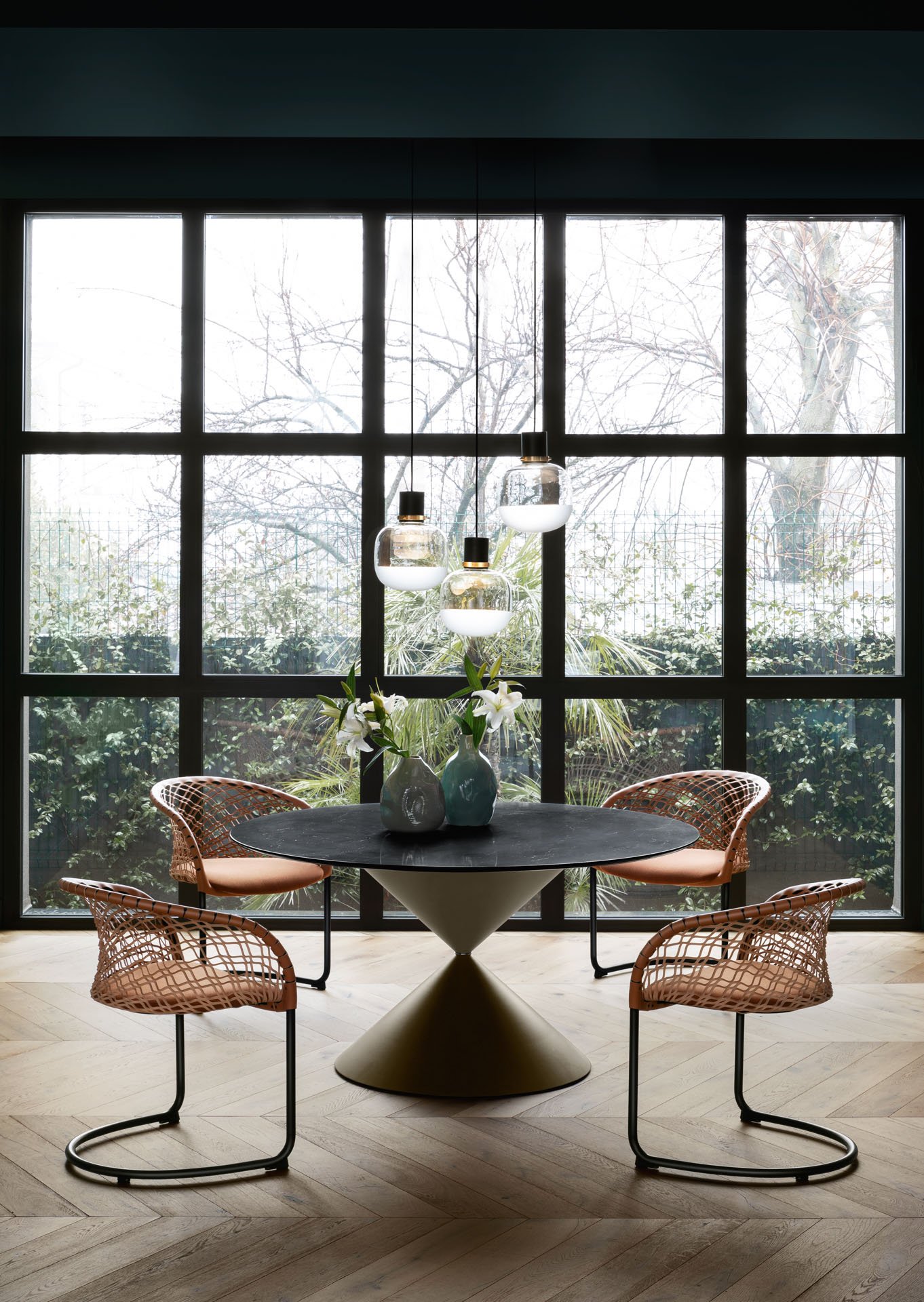MIDJ_Ghost_lamp_Clessidra_table_P47_armchair