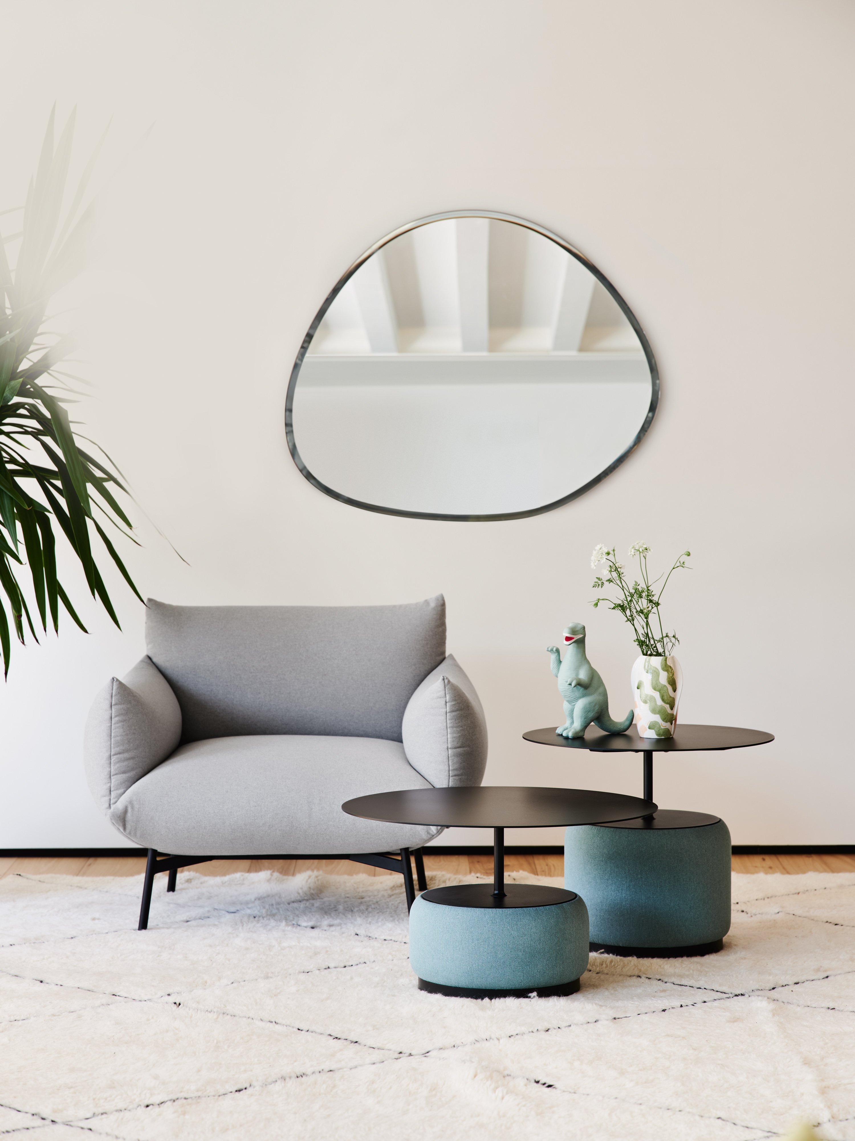 MIDJ_Spot_mirror_Bloom,_coffee_table_Area_sofa