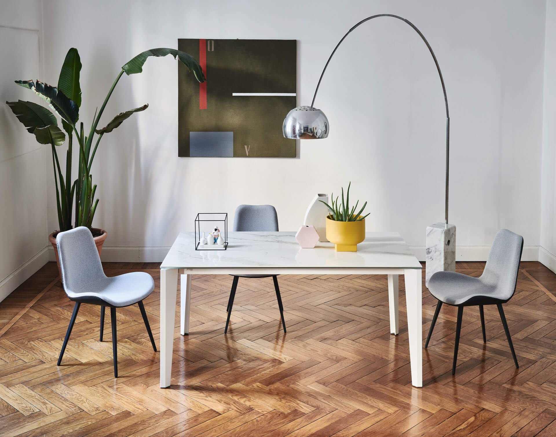 MIDJ_Diamante_table_Dalia_chairs (2).jpeg