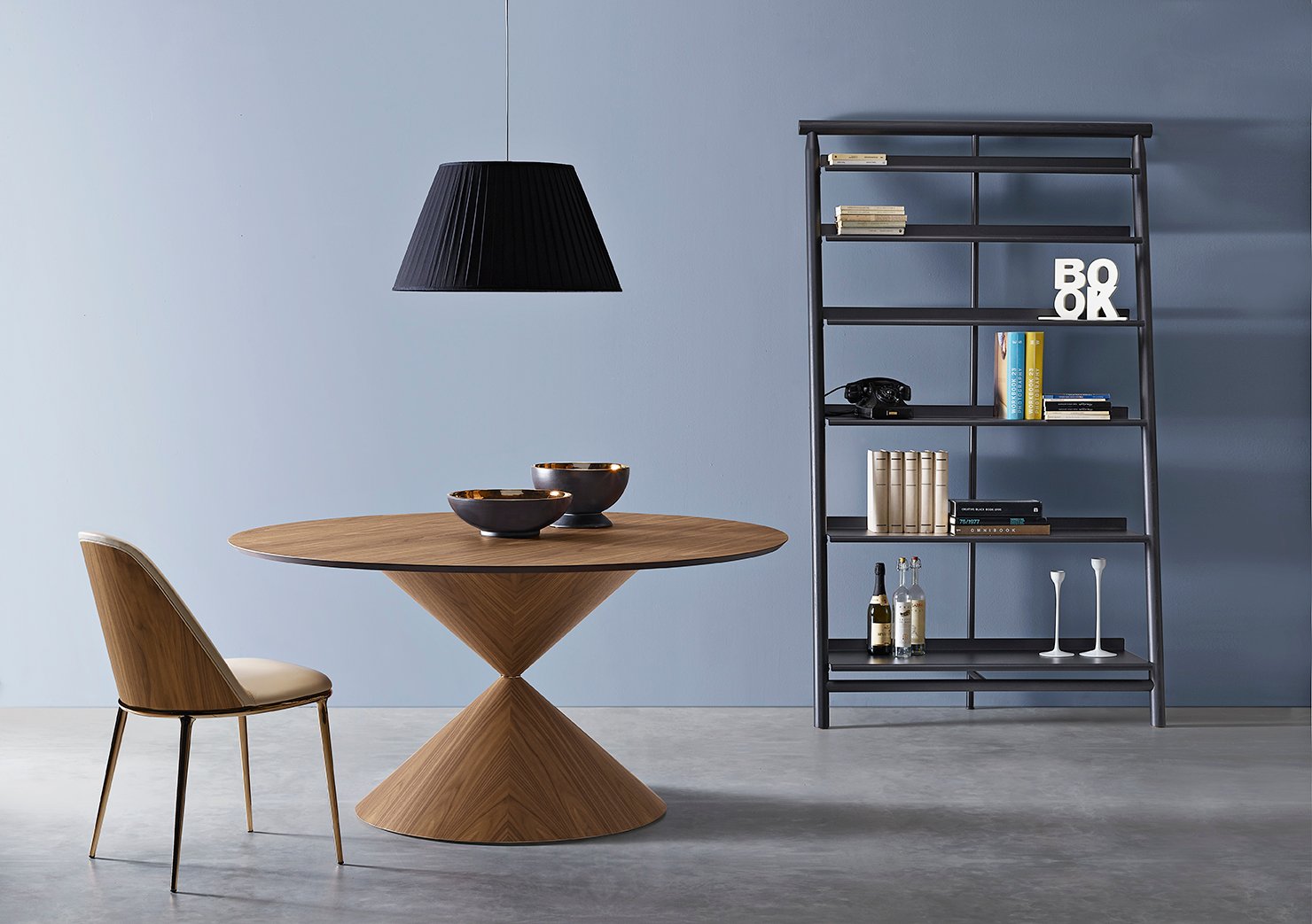 Clessidra wooden table with Lea chair