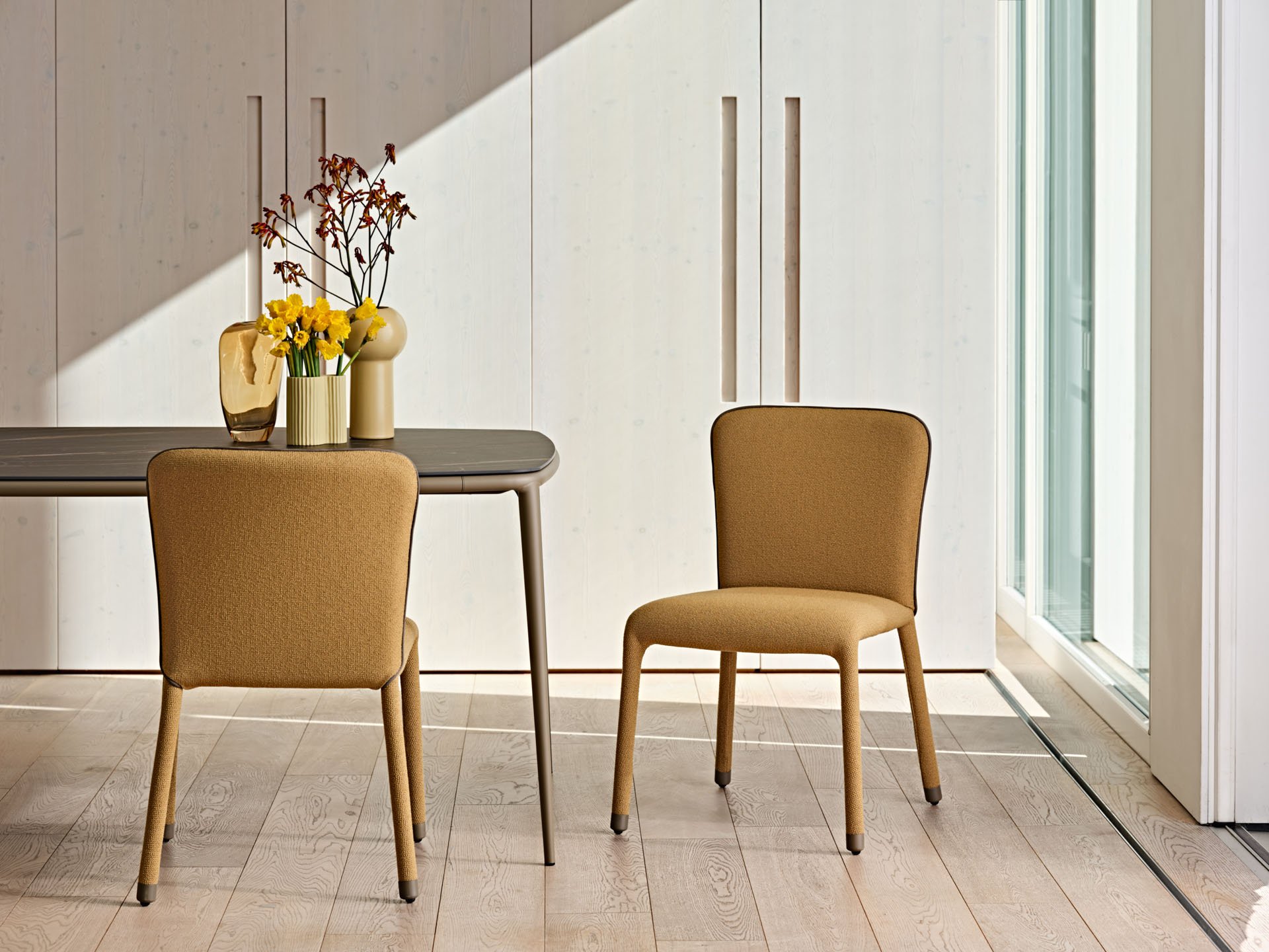MIDJ_S1_chairs_LEA_table