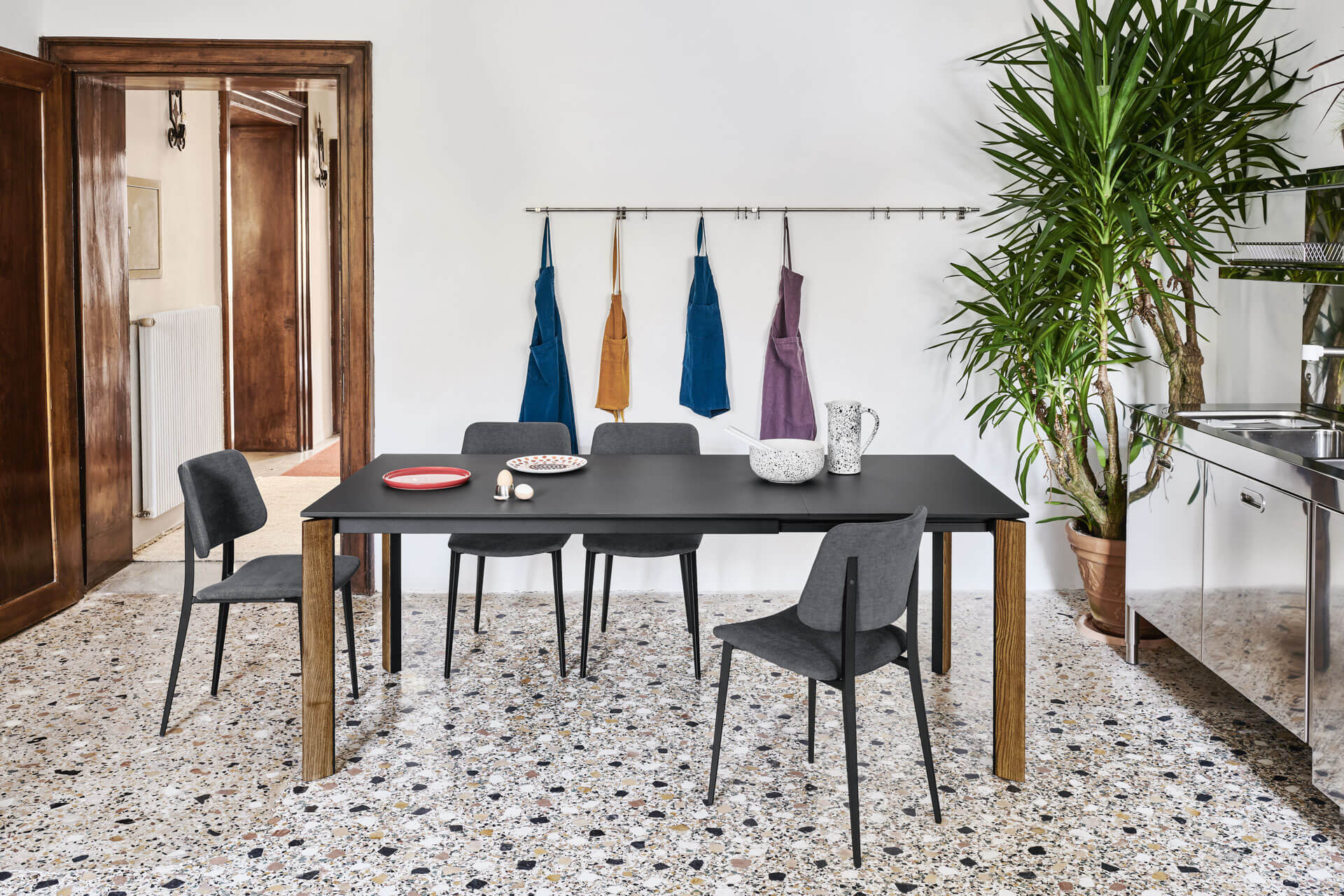 Joe chair in black fabric