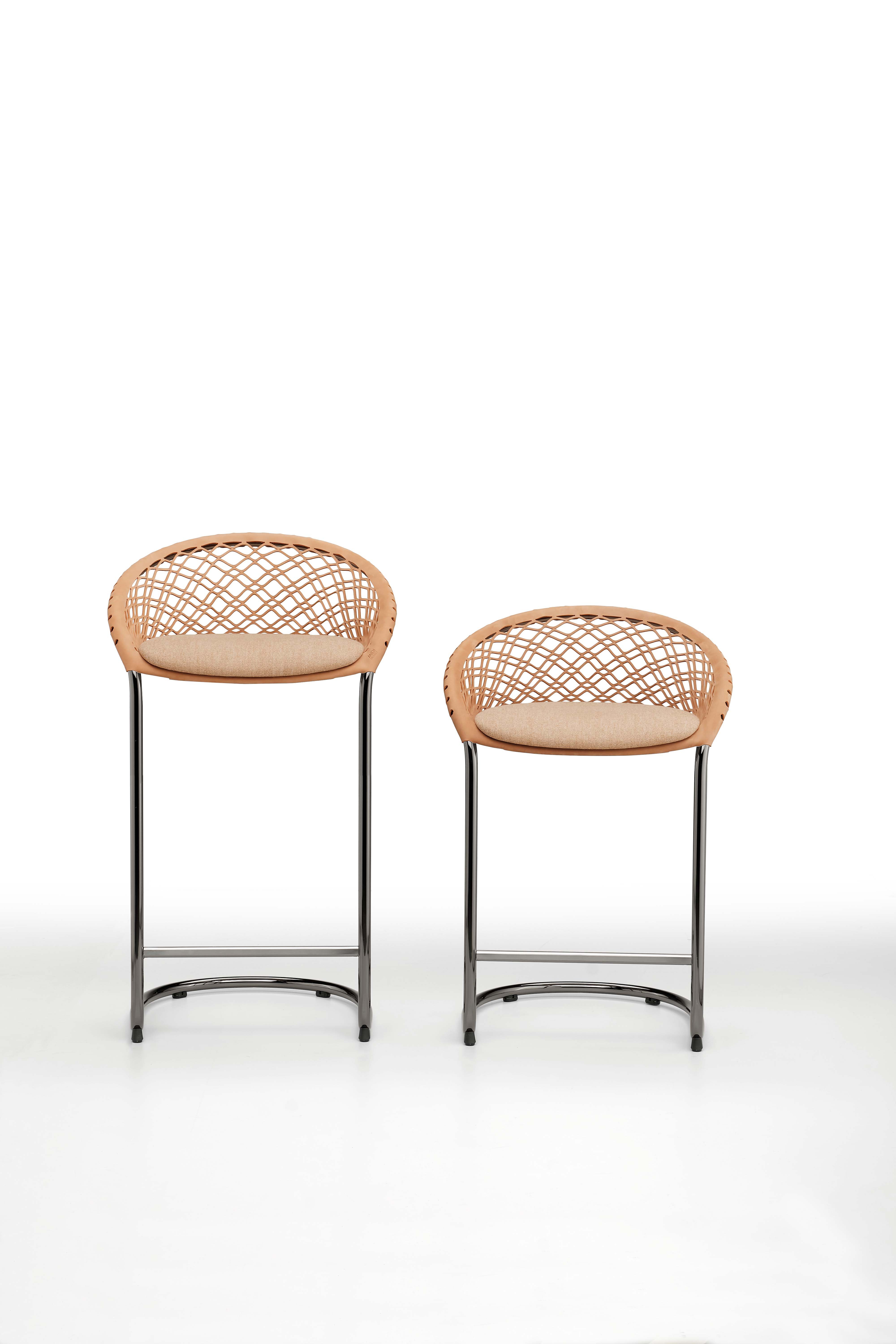 p47 counter stool in natural tuscan hide