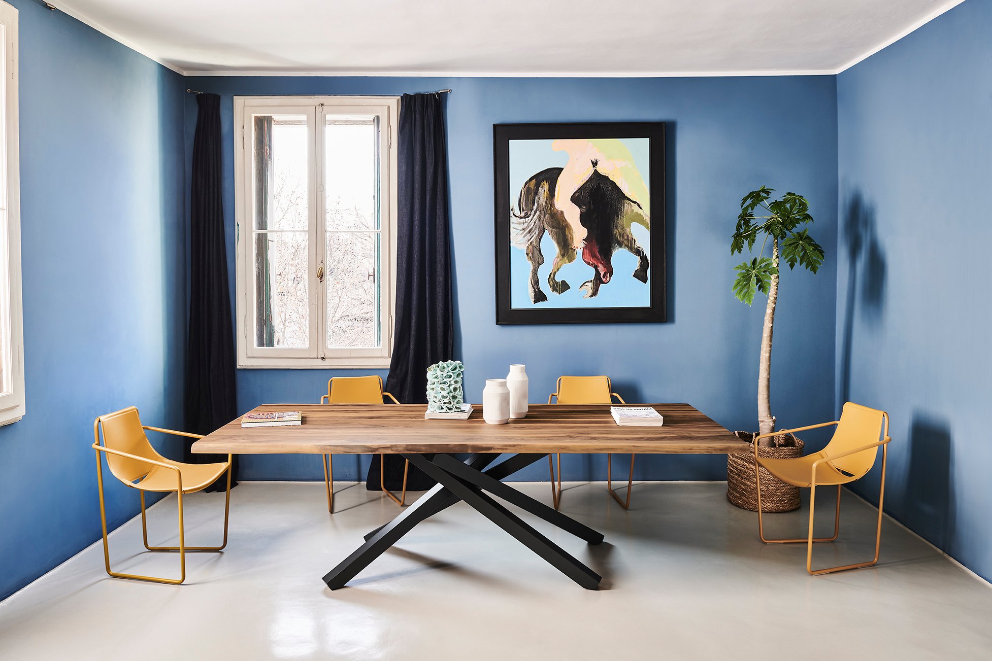 MIDJ_Pechino_table_Apelle_armchair