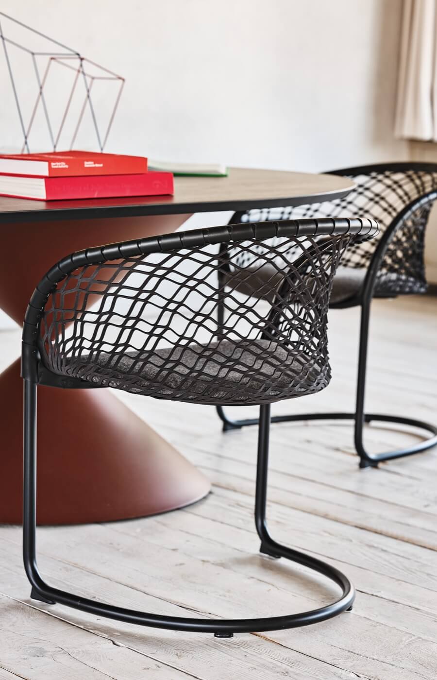 P47 chairs, design Franco Poli with Clessidra table, design Paolo Vernier.
