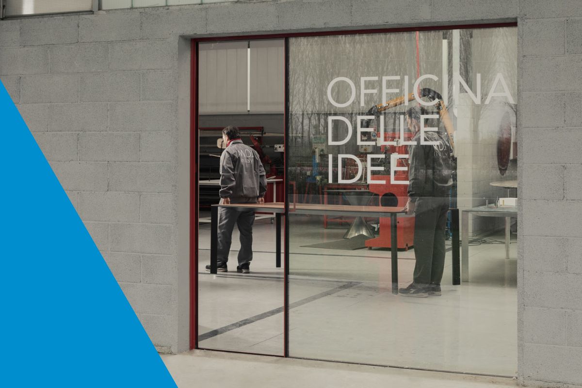 Officina delle Idee - il team di MIDJ al lavoro per progettare oggetti di design iconici