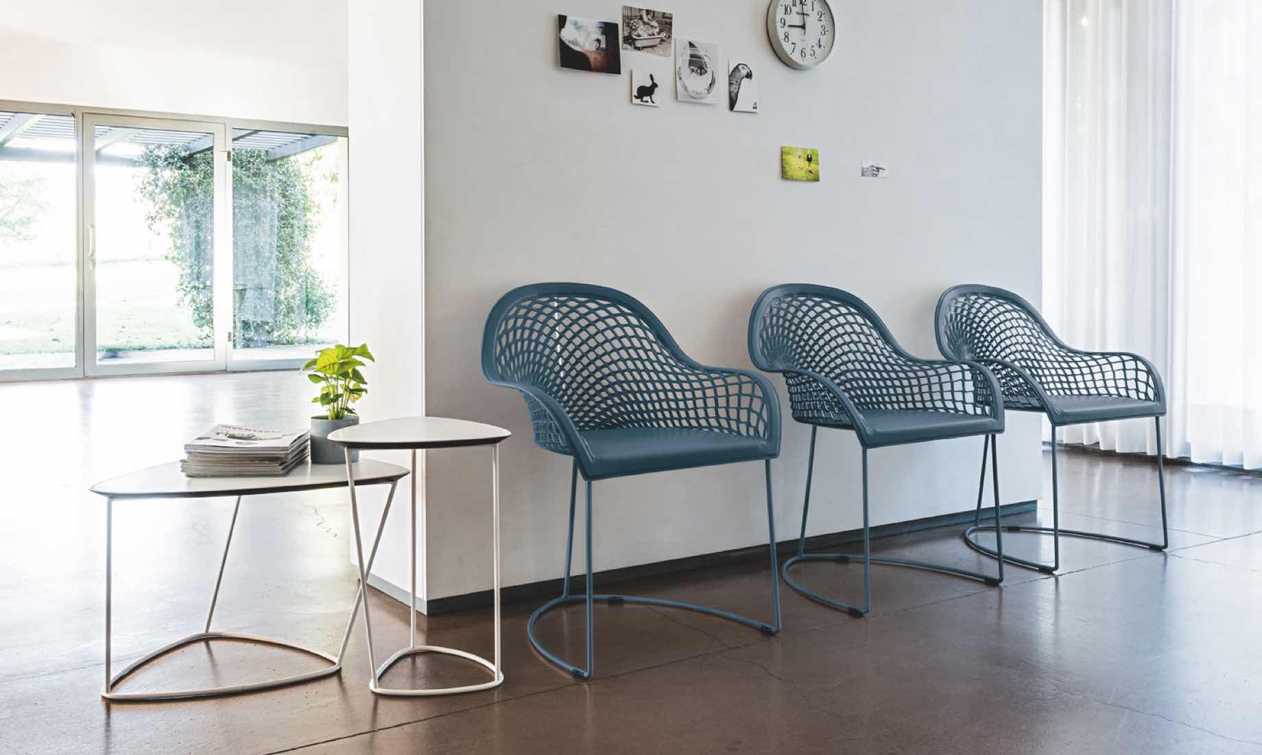 Midj - Guapa small coffee tablet and armchairs