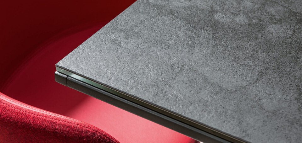 Detail of the Alexander table top in crystalceramic savoia anthracite