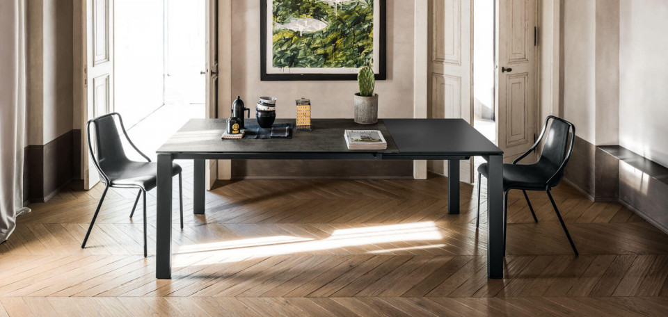 Badù table with graphite metal legs and top in charcoal-saver crystalceramic
