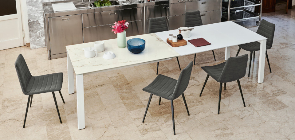 White Badù kitchen table with calacatta marble cristalceramic top