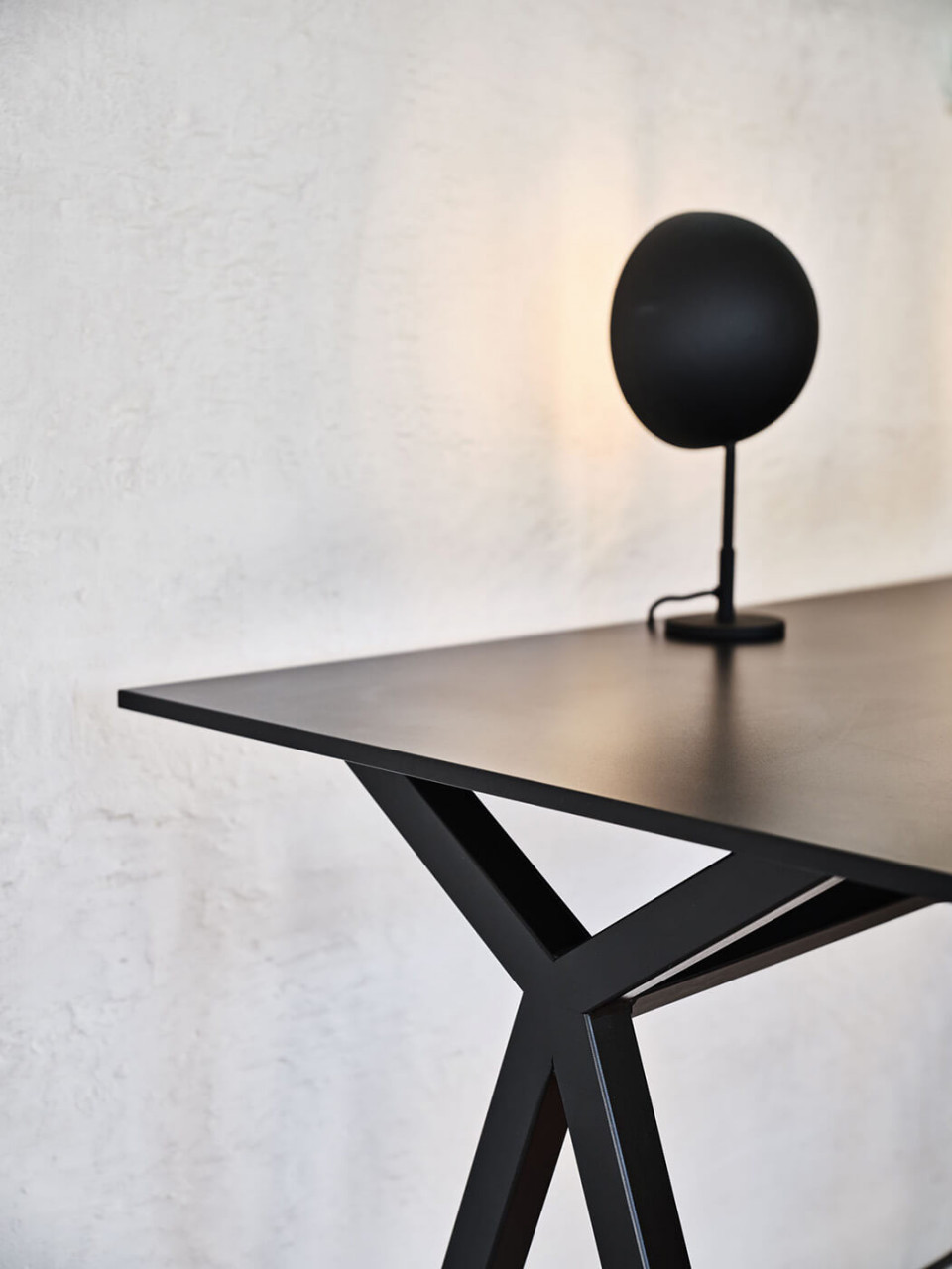 Dama bureau haute en metal noir