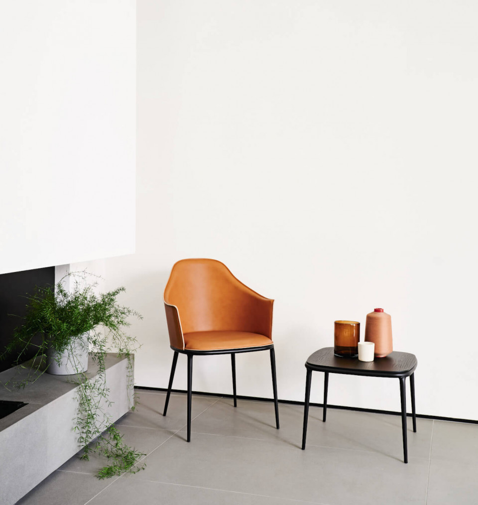 Lea armchair in hide