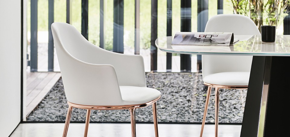 Lea armchair with white leather