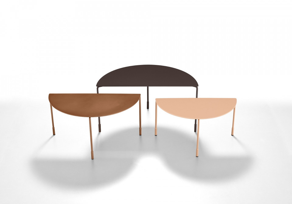 Hoodi coffee table in pink, brown and black metal, design by Roberto Paoli.