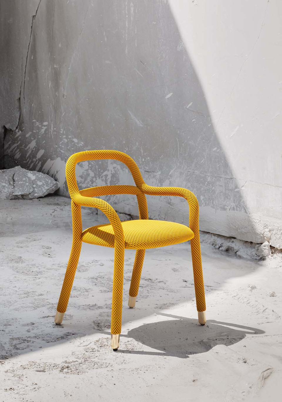 Pippi armchair in yellow network fabric