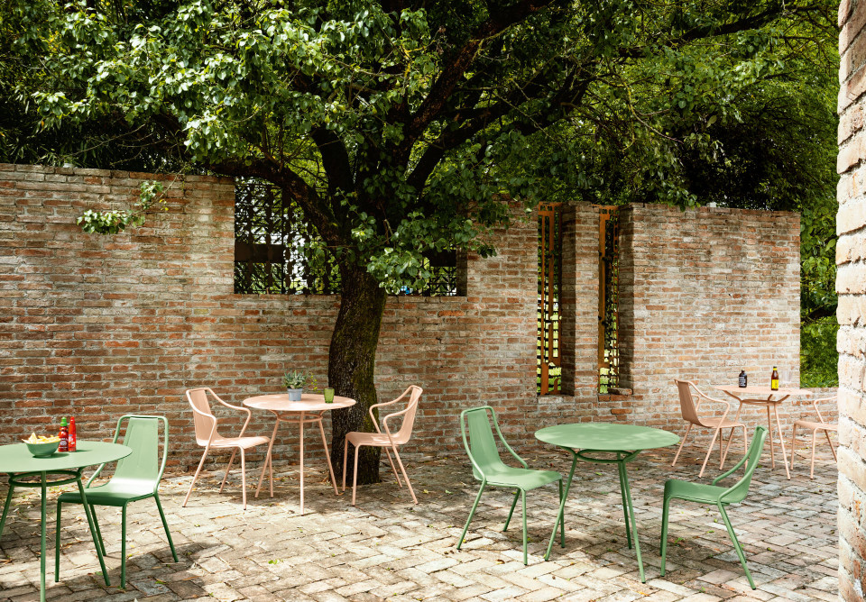 Ola chair collection by MIDJ