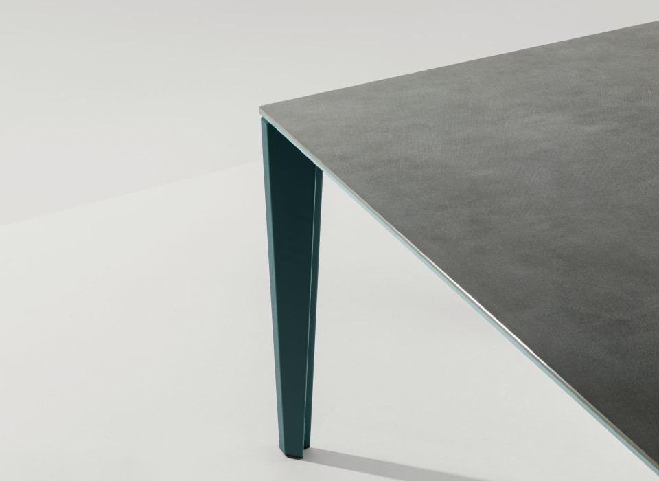 Diamante table by MIDJ