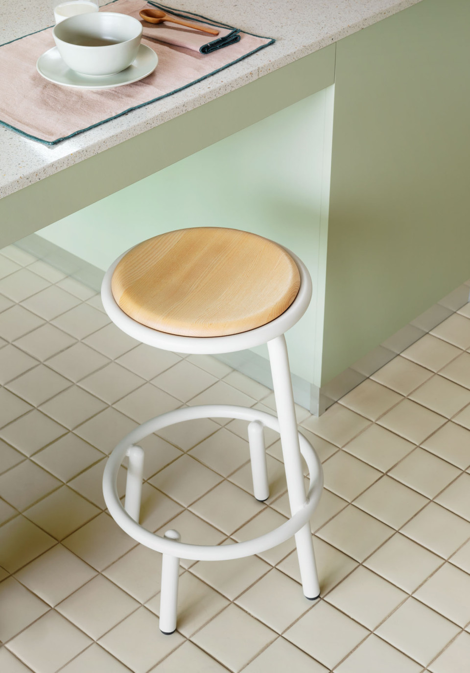 Less stool MIDJ