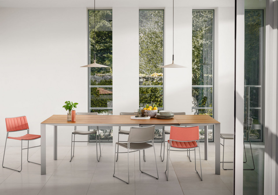 Akashi table with wooden top, design Paolo Vernier