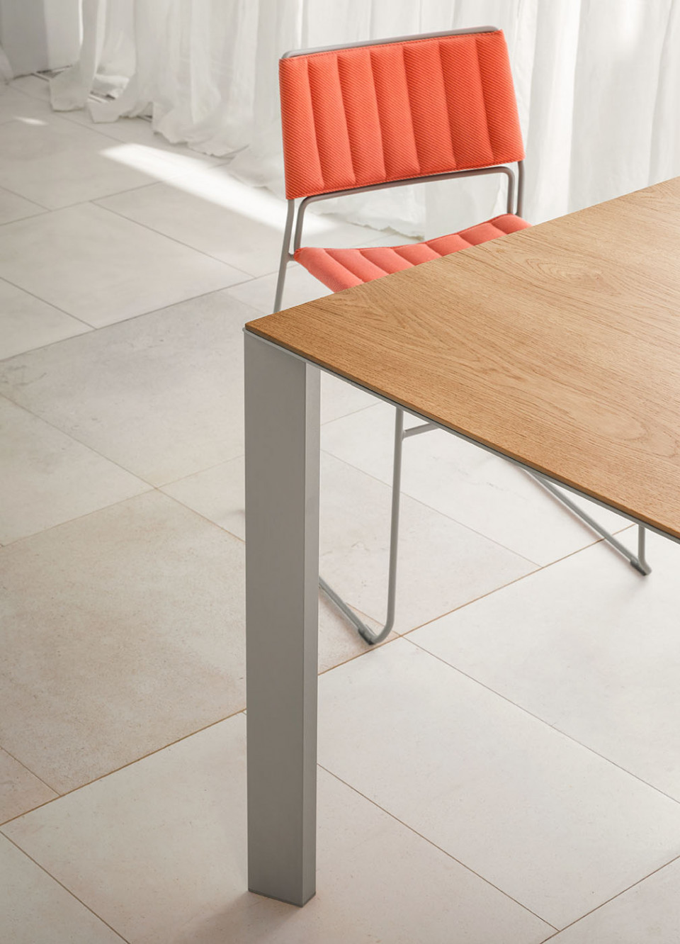 Akashi table with wooden top, design Paolo Vernier