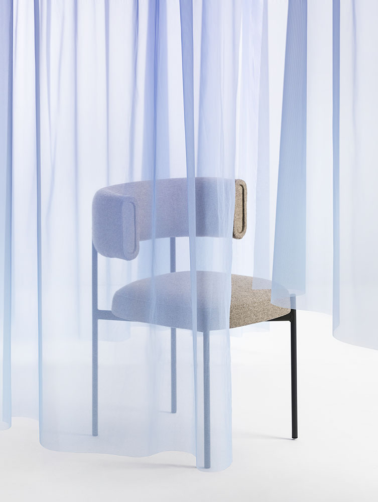 Sedia Amelie in tessuto grigio design Roberto Paoli per Midj