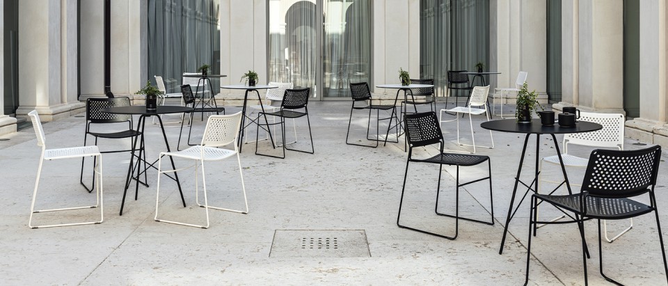 Break /4 bistro base available in chrome or lacquered metal MIDJ