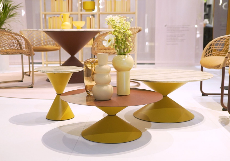 Clessidra coffee table designed by Paolo Vernier for Midj