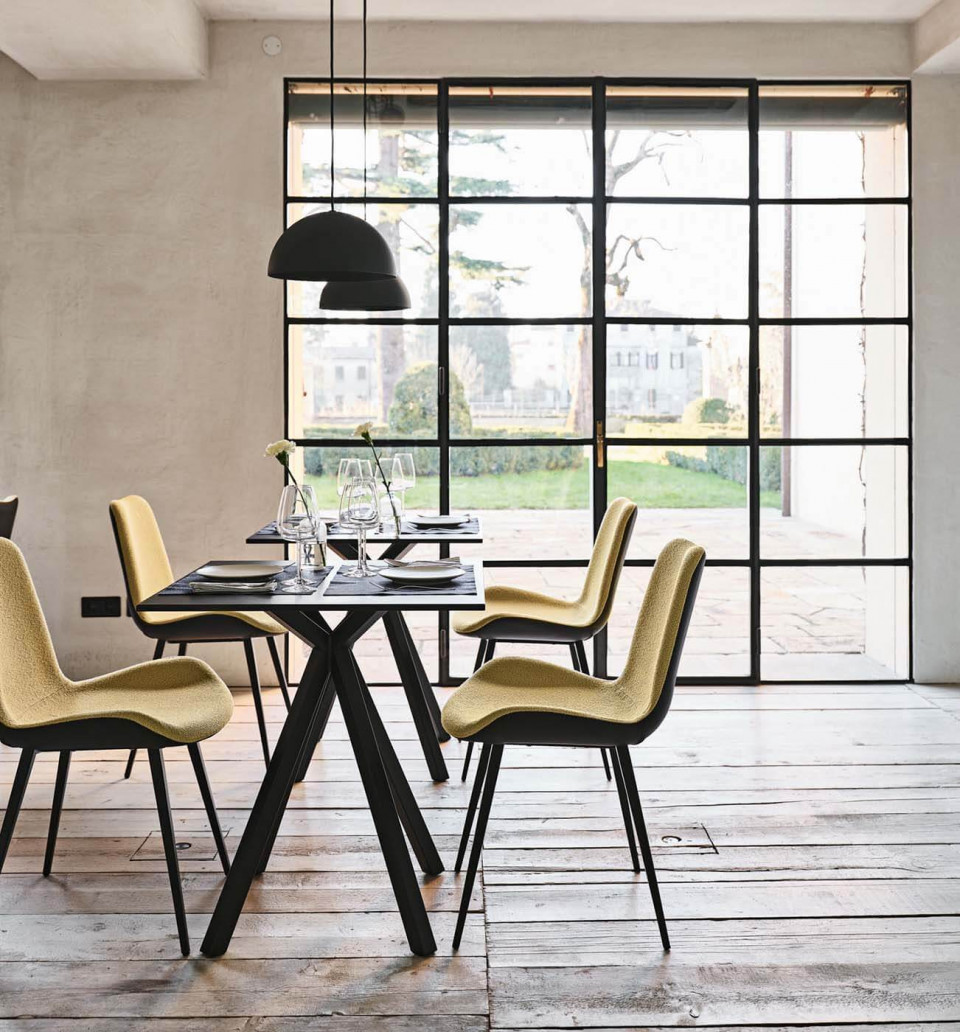 Dama bistrò base in black lacquered steel
