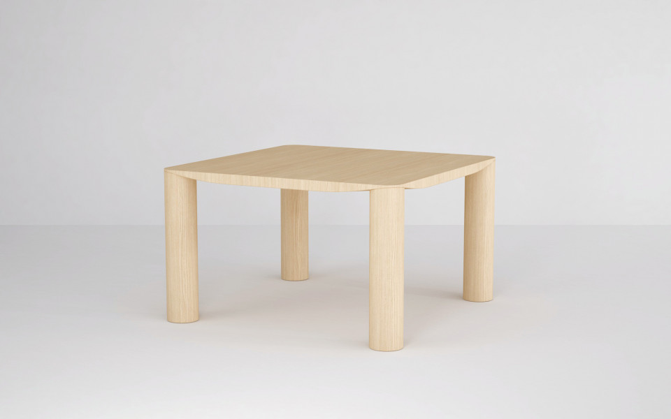 Eggen table carré en bois massif.