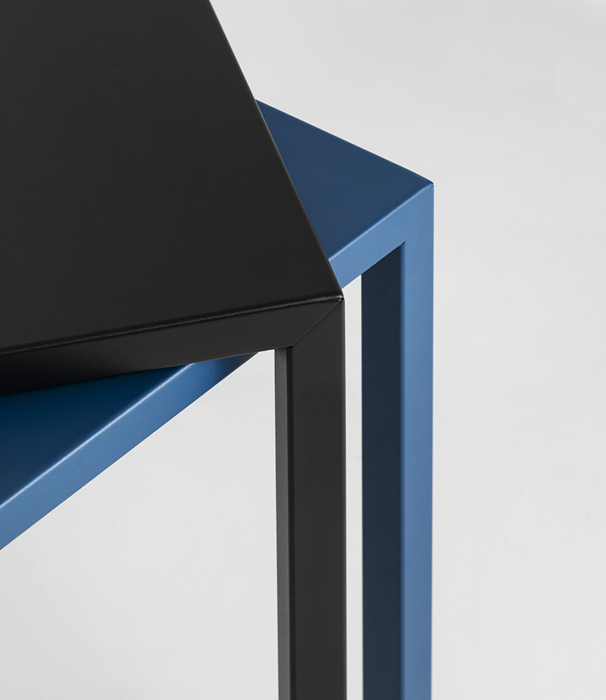 Table empilable Fold en bleu et noir