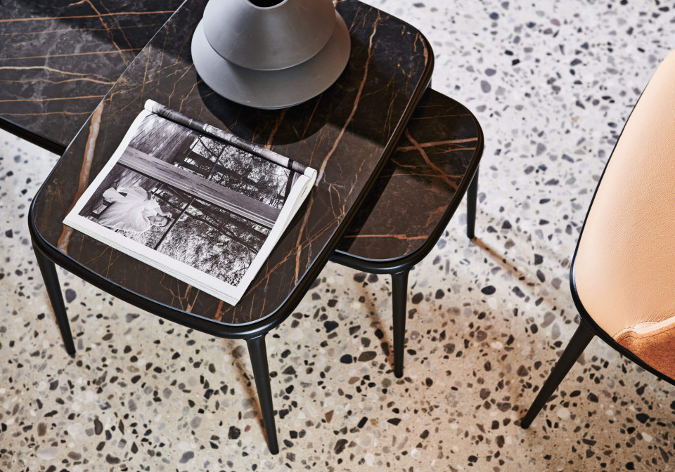 Coffee table Lea in due diverse altezze e piano in ceramca effetto marmo noir design