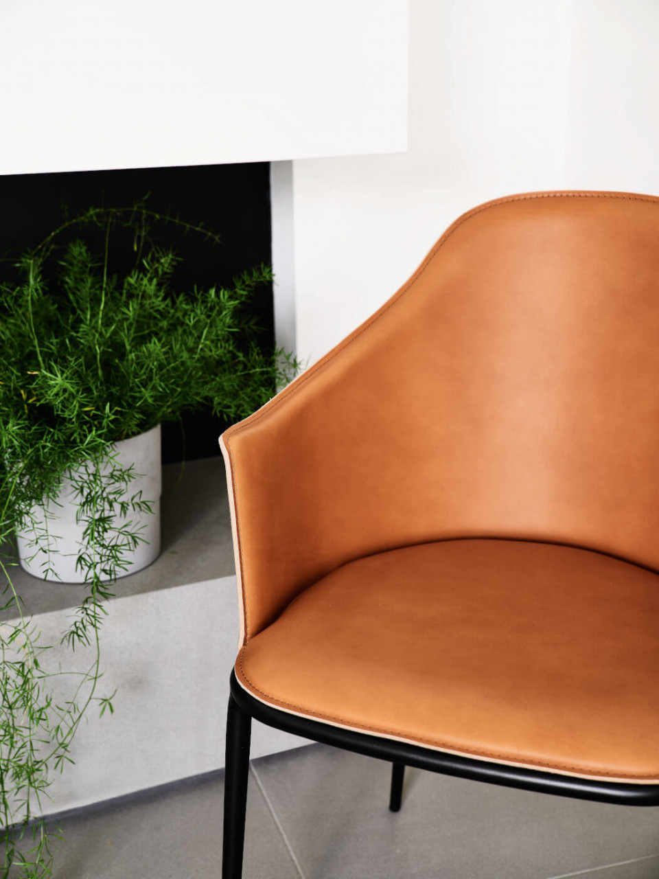 Lea armchair by MIDJ design Paolo Vernier