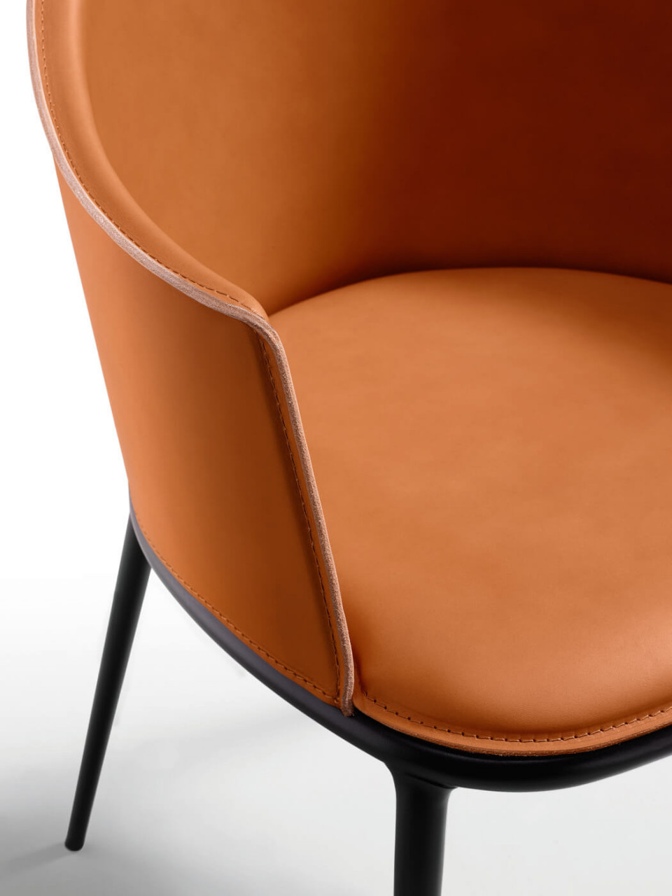 Lea armchair by MIDJ design Paolo Vernier