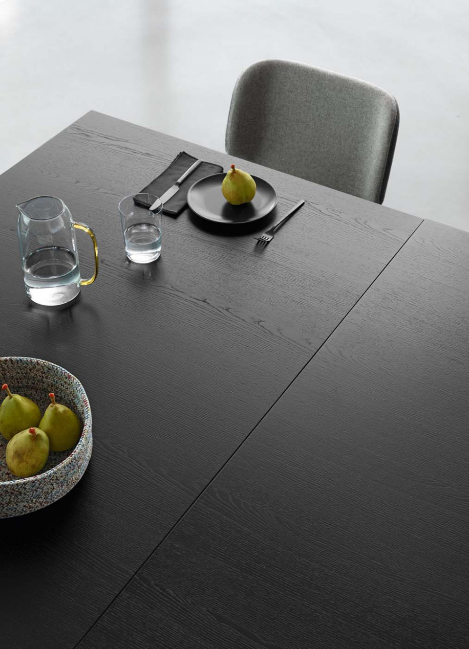 Table carrée extensible Marcopolo avec plateau en bois noir