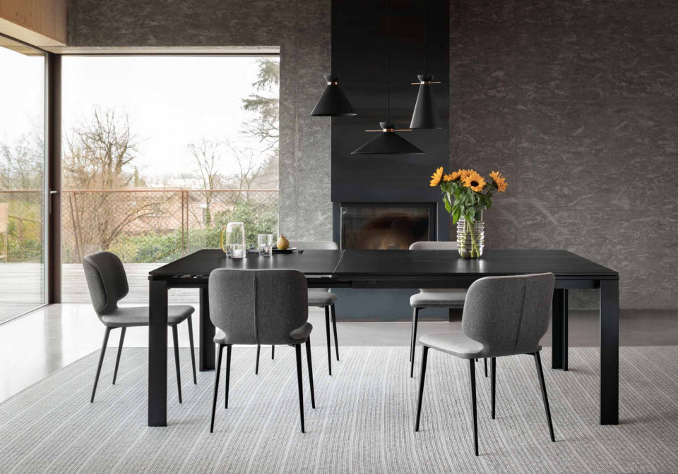 Tavolo quadrato allungabile Marcopolo con piano in legno nero
