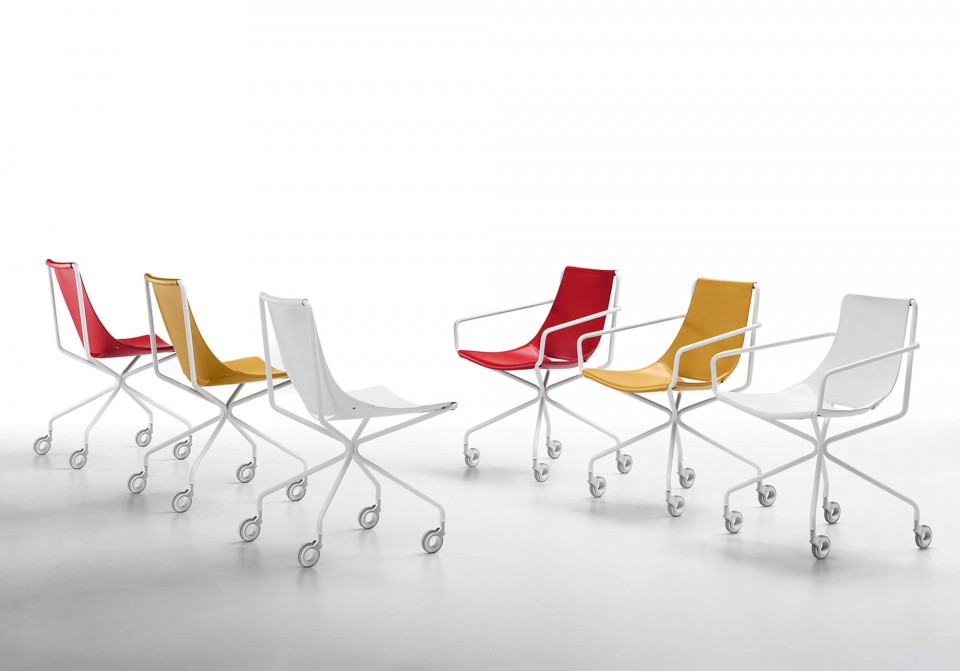 Apelle armchair on wheels with white metal legs and seat in red, ocher and white hide