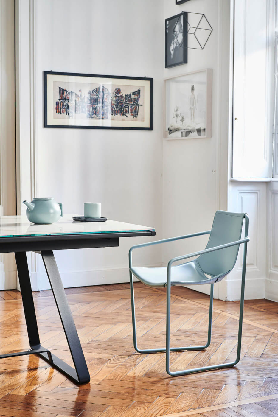 Apelle armchair with light blue hide seat and light blue metal legs