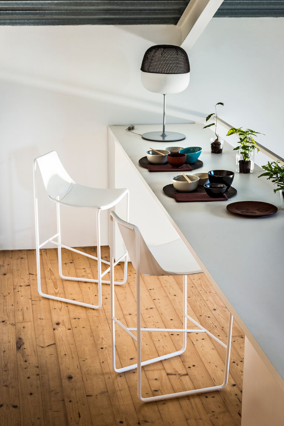 Apelle high stool in white hide with white metal legs