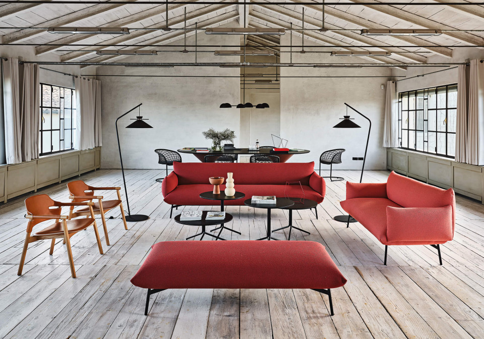Area bench in red fabric
