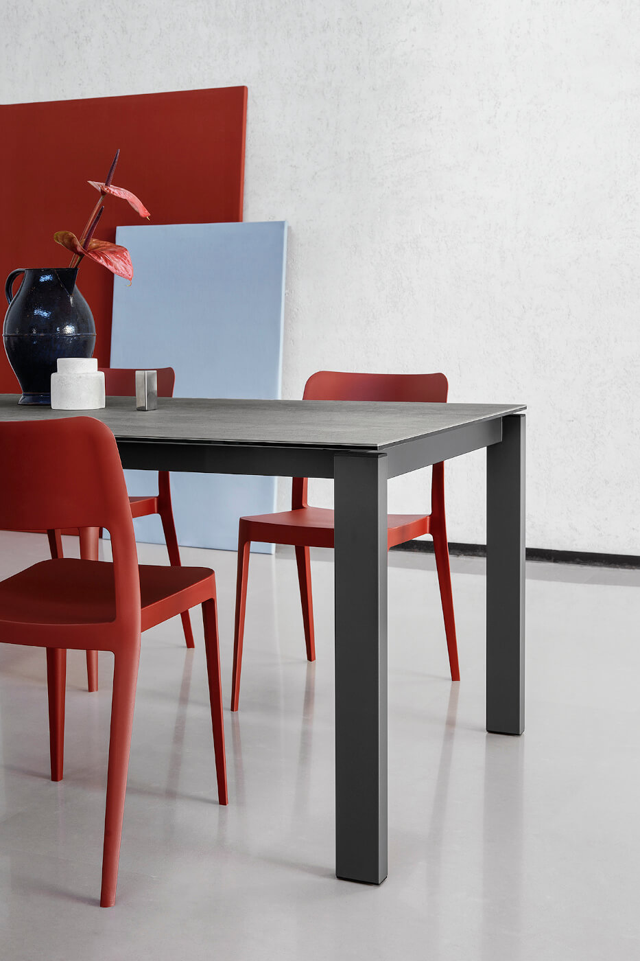 Badù table with steel frame in graphite color and crystalceramic top