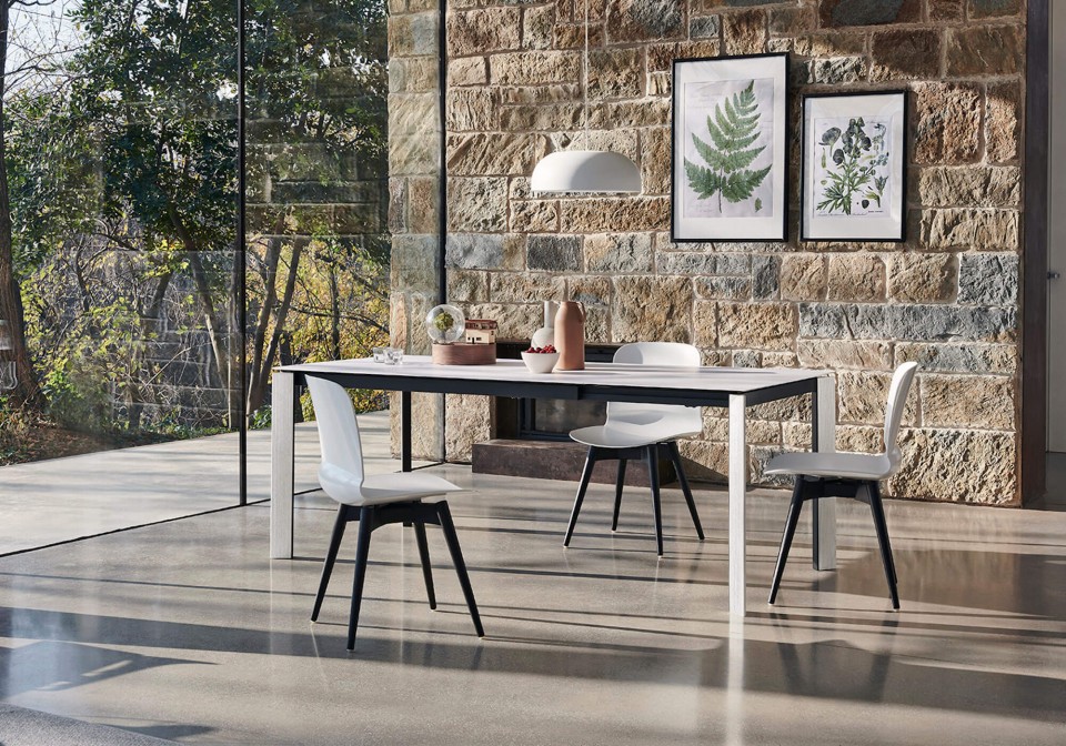 Blade dining table with black frame, white wooden legs and white fenix top
