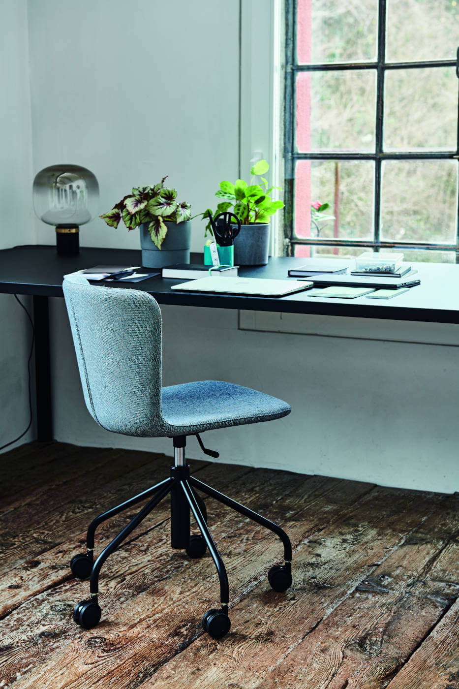 Calla design chair on wheels