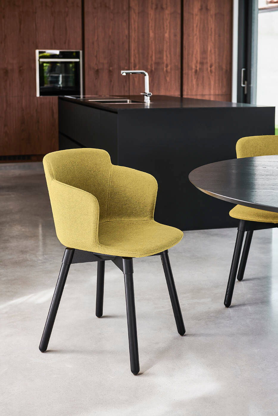 Calla armchair with ocher fabric seat and wooden frame